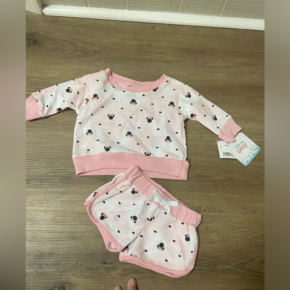 Baby‎ Disney light weight Minnie sweatshirt and matching shorts 3-6m